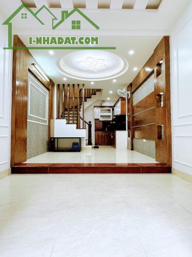 Chỉ 2.5 tỷ nhận nhà Phương Canh, Trịnh Văn Bô 32M, 5 Tầng, 3P Ngủ, 50m ô tô đỗ