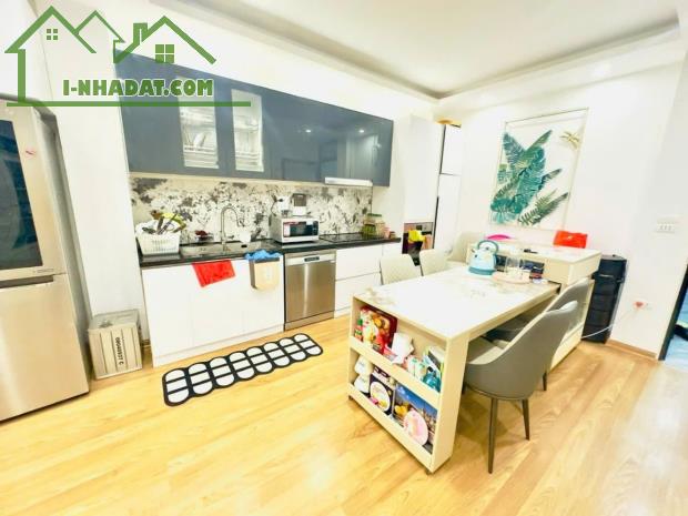 Bán Nhà mặt phố Cổ Linh, Kinh Doanh - Dòng Tiền, 7 Tầng, Hầm Gara, Vị trí Đẹp nhất phố - 2