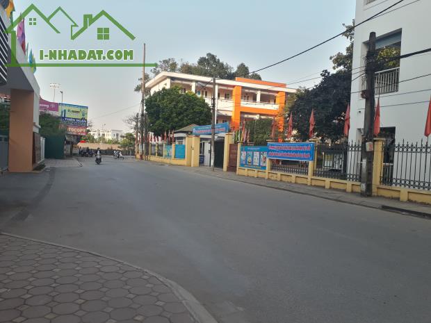 Phố Gia Thượng, Đường rộng 12m, View Công Viên, Vỉa Hè, Vài Bước Ra Đường 40m. - 3