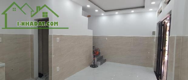 BÁN NHÀ MỚI CẠNH SÂN BAY, NGANG HƠN 5M, 3 TẦNG BTCT, HẺM BA GÁC, NHỈNH 3T