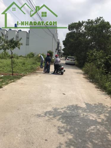 BÁN GẤP LÔ ĐẤT 235M2- GIÁ CHỈ 850 TRIỆU GẦN CHỢ MỸ HẠNH NAM GỌI CHO EM XEM ĐẤT