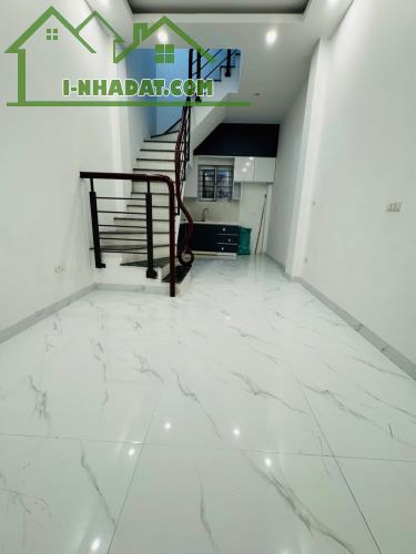 Bán Nhà Ô Chợ Dừa, Đống Đa, Gần 30m2, ngang 3.2m, 2 Thoáng, K.doanh, 5 Tỷ Hơn