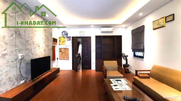 Độc nhất! Nhà Ngọc Thụy căn góc - Ô tô vào nhà - 70m2*5T*4.8m - 50m ra phố, sát công viên - 3