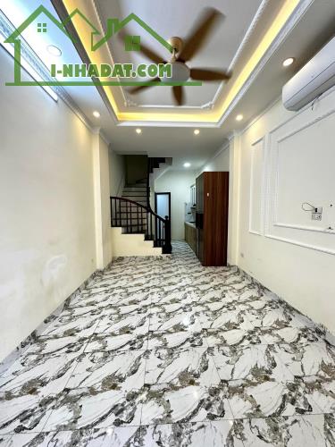 Bán gấp căn nhà 30m2x5T Thạch Bàn, lô góc 2 thoáng, giá 4.8 tỷ - 1