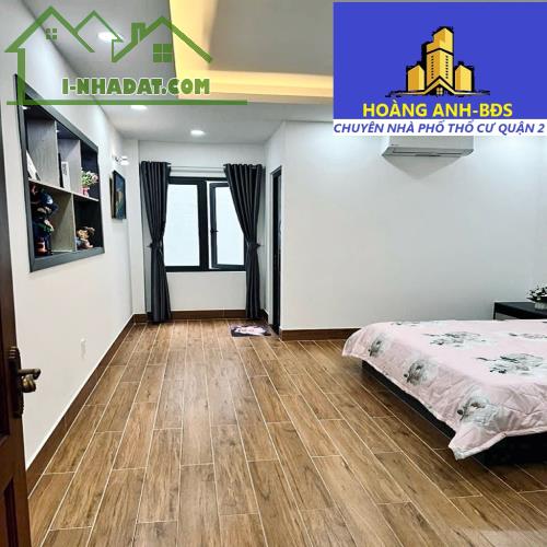 Bán nhà mặt phố MTKD _ Đường Nguyễn Thị Định, Quận 2 _ 3 tầng 4 pn 4 wc _ 200 m2 đất _ Vừa - 5
