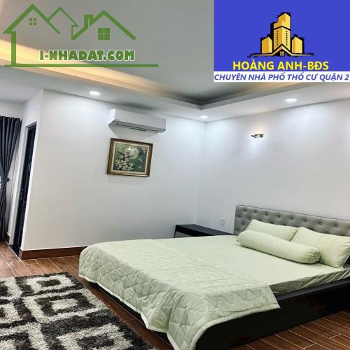 Bán nhà mặt phố MTKD _ Đường Nguyễn Thị Định, Quận 2 _ 3 tầng 4 pn 4 wc _ 200 m2 đất _ Vừa - 3