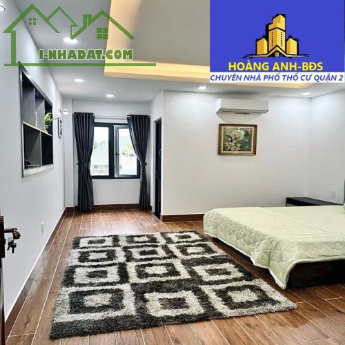Bán nhà mặt phố MTKD _ Đường Nguyễn Thị Định, Quận 2 _ 3 tầng 4 pn 4 wc _ 200 m2 đất _ Vừa - 2