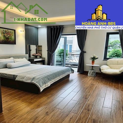 Bán nhà mặt phố MTKD _ Đường Nguyễn Thị Định, Quận 2 _ 3 tầng 4 pn 4 wc _ 200 m2 đất _ Vừa - 1