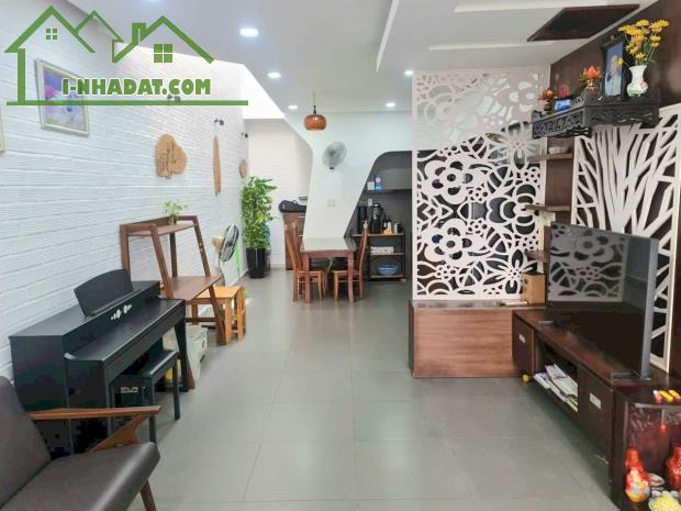 NHÀ ĐẸP 3 TẦNG - ĐƯỜNG SỐ 26 - HBC , THỦ ĐỨC- 7 CHỖ ĐẬU CỬA  -------------------------- - 4
