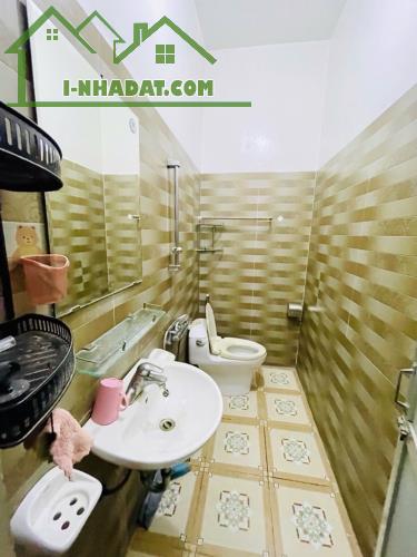 BÁN NHÀ MẶT PHỐ GIÁP BÁT, 28.5 M2, 3 TẦNG, MT 3.3M. GIÁ 6.3 TỶ, KINH DOANH TUYỆT VỜI