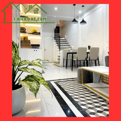 Bán gấp giá rẻ nhà Nguyễn Văn Cừ 43m2*4T - Ngõ ô tô - Kinh doanh nhỏ - 10 phút đi Hồ Gươm - 4