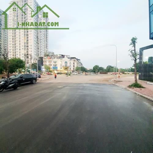 Có một không hai! Nhà biệt thự phố Hồng Tiến 100m2*3T*7.5m - Tặng nội thất - Ngay ngã tư