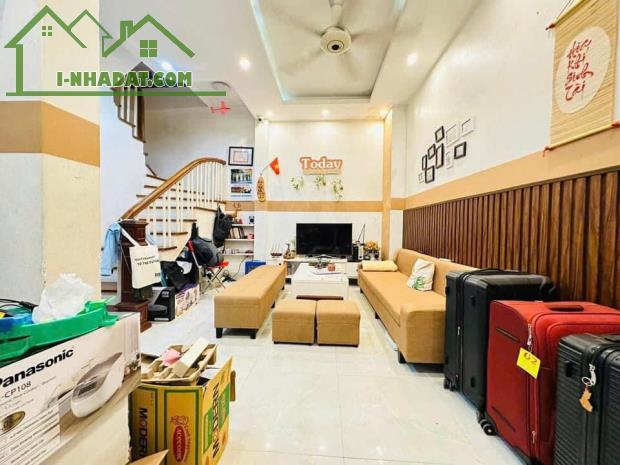 BÁN NHÀ PHỐ THÁI HÀ - GẦN Ô TÔ - NHÀ ĐẸP  PHỐ VIP DT 45m2 4 tầng mt 5.5m Giá 8.6 tỷ - 4