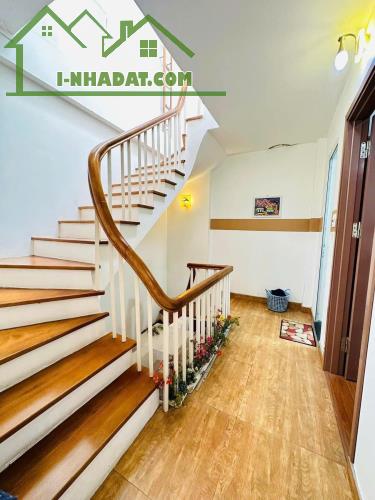 BÁN NHÀ PHỐ THÁI HÀ - GẦN Ô TÔ - NHÀ ĐẸP  PHỐ VIP DT 45m2 4 tầng mt 5.5m Giá 8.6 tỷ
