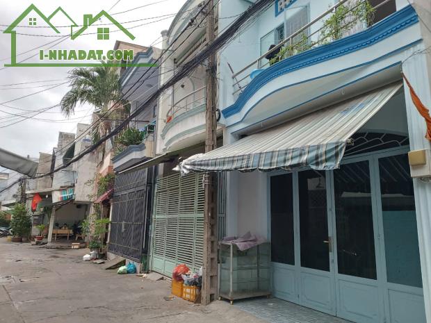 Nhà hẻm ô tô, gần ngân hàng ACB Lạc Long Quân, Tân Bình, 4.95 tỷ - 5