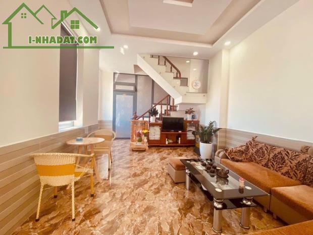 CHO THUÊ HOME NGUYÊN CĂN ĐÀ LẠT, CÓ SÂN ĐẬU Ô TÔ ĐƯỜNG MÊ LINH, 1 CĂN HỘ & 5PN 15TR