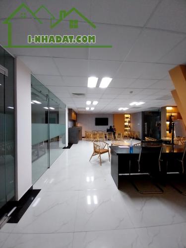 Siêu đắc địa! Nhà mặt phố Hồng Tiến 250m2*6T*28m - Lô góc - Dòng tiền thuê 150 triệu/tháng