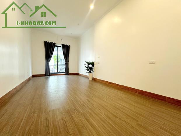 Độc nhất nhà Bồ Đề 55m2*4T, 4 ngủ - 2 thoáng - Ô tô vào nhà - Kinh doanh - 8 phút qua cầu - 2