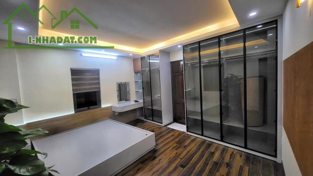 BÁN NHÀ THẠCH BÀN LONG BIÊN 30M2 6T MT 4.6M GIÁ 6.9 TỶ, NGÕ RỘNG, GARA OTO. - 2