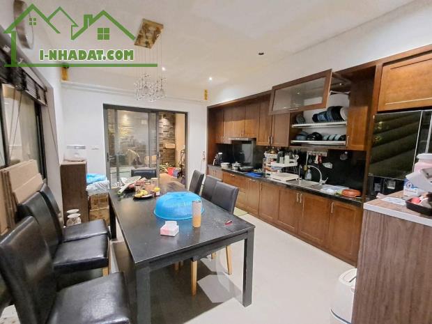Siêu phẩm Bồ Đề Hồng Tiến 110m2 x 4T ngõ thông trung tâm tiện ích, thoáng đẹp. 17,6tỷ - 4