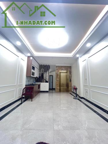 Cần bán gấp nhà mới ở ngay phố Cầu Giấy 40m2, 6T, lô góc, thang máy - 2