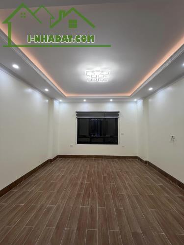 Cần bán gấp nhà mới ở ngay phố Cầu Giấy 40m2, 6T, lô góc, thang máy - 4