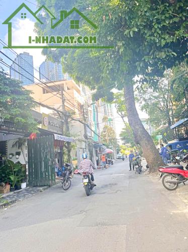 Cho thuê toà nhà địa chỉ 38 Mê Linh, Phường 19, Quận Bình Thạnh. 8 Tầng, 900m2 chỉ 180tr