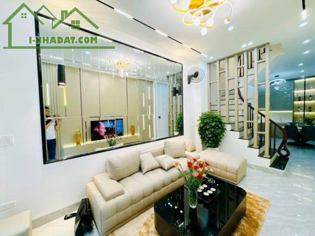 BÁN NHÀ ĐƯỜNG PHẠM VĂN ĐỒNG - DT50M2 - 4 TẦNG - GIÁ 5,7 TỶ - BẮC TỪ LIÊM - KINH DOANH - - 2