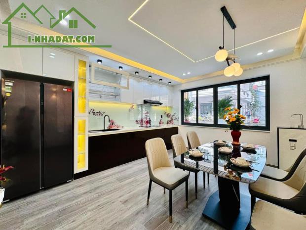 NHÀ ĐẸP THỦ ĐỨC - 105M2 - SÂN ĐỂ ÔTÔ 7 CHỖ - PHONG CÁCH HIỆN ĐẠI TRẺ TRUNG - 5