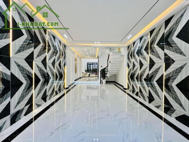 NHÀ ĐẸP THỦ ĐỨC - 105M2 - SÂN ĐỂ ÔTÔ 7 CHỖ - PHONG CÁCH HIỆN ĐẠI TRẺ TRUNG