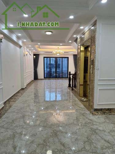 Bán nhà Nguyễn Văn Huyên, 130m2, kinh doanh sầm uất, ô tô tải tránh, cực hiếm giá 20.5 tỷ - 1