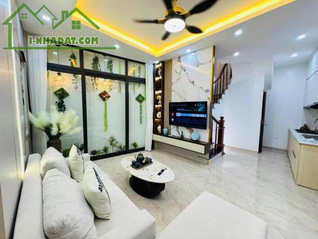 NHỈNH 6 TỶ - 40M2 - CẦU GIẤY - LÔ GÓC 3 THOÁNG - NHÀ MỚI FULL NỘI THẤT - 1