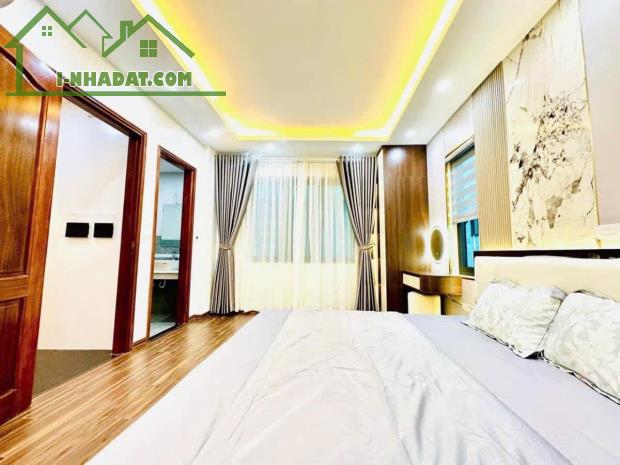 NHỈNH 6 TỶ - 40M2 - CẦU GIẤY - LÔ GÓC 3 THOÁNG - NHÀ MỚI FULL NỘI THẤT - 5