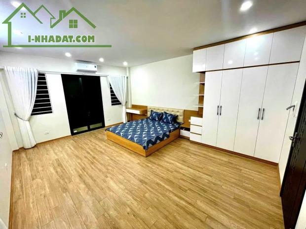 SIÊU PHẨM - VIỆT HƯNG 40m,5 tầng,nhỉnh 6tỷ,LÔ GÓC 2 THOÁNG,ÔTÔ ĐỖ CỔNG - 3