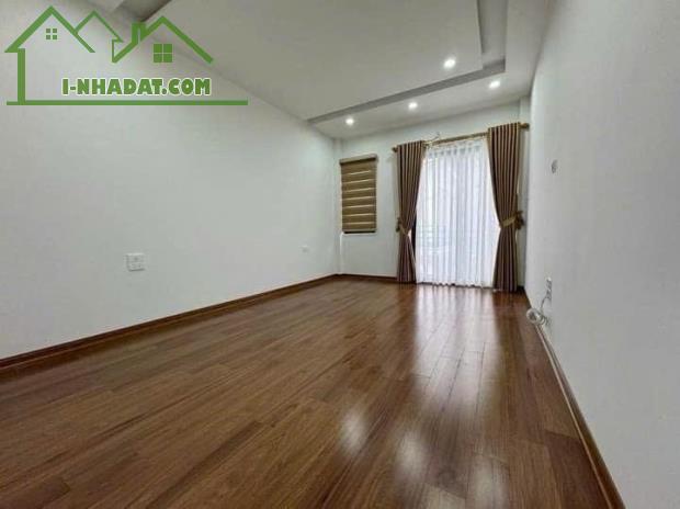 Nhà Cổ Linh 32m 5T MT3.6m.-NGÕ NÔNG - Ô TÔ ĐỖ CỔNG- 500M RA SIÊU THỊ AEON.