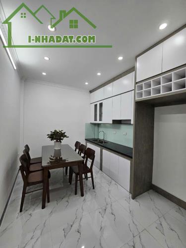 Bán nhà Việt Hưng, Long Biên- Ô TÔ ĐỖ CỔNG- HẠ TẦNG ĐỒNG BỘ- 40m2 x 5T NHỈNH 6 TỶ - 5