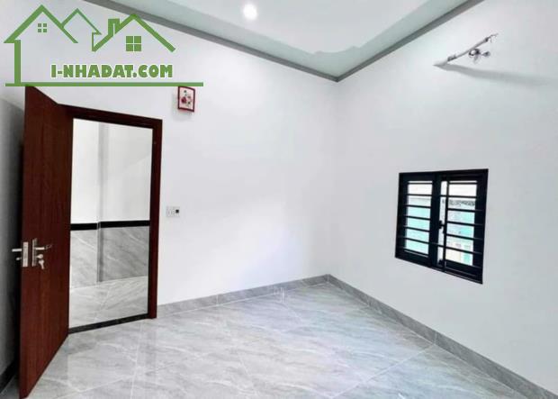 Nhà mới xây 1 trệt 1 lầu gần cây xăng 75 - 2