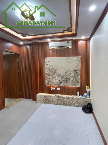 Chính chủ em cần căn tập thể tầng 1, 3 ngủ và 2Wc, tại Nguyễn Trãi, Siêu Vip, Mặt đường ô - 1