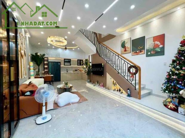 Đi nước ngoài bán nhà HXH 6m Phổ Quang, Phường 2, Tân Bình, giá 3 tỷ 450 DT 60m2