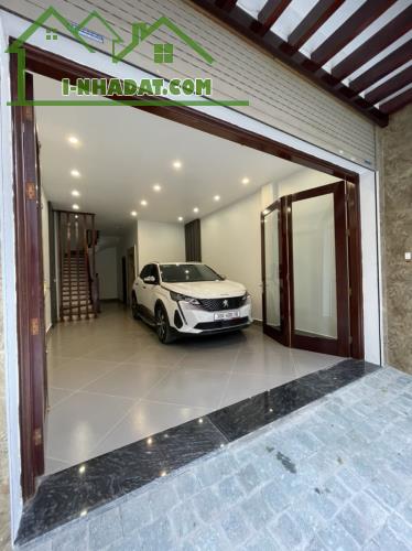 Phố Ngọc Thụy, Phân Lô 6 Tầng, Thang Máy, Gara, Thông Phố Hồng Tiến, Xách Valy Ở Luôn.