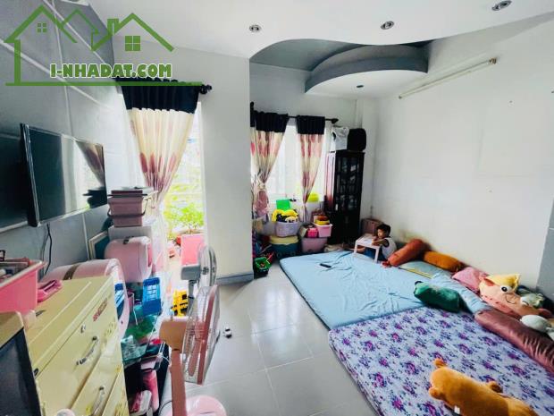 Bán nhà Phố Trường Chinh, P13, Quận Tân Bình - View công viên - gara xe hơi DT 4.5m x 15m - 3