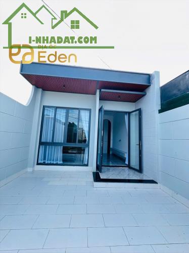 Nhà xây mới hẻm sân oto Y Moal giá tốt