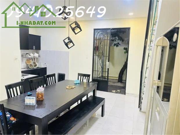 Bán căn nhà và đất biệt thự 170m2 tại Phường Linh Đông, quận Thủ đức, hẻm xe hơi đường