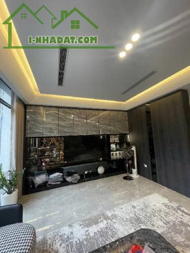 Nguyễn Văn Cừ - Kinh Doanh Đỉnh, Oto Tránh,Thang Máy - 40m², 5 tầng, 5.9m, chào 13 tỷ9. - 5