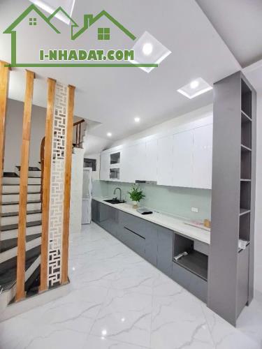 BÁN NHÀ ĐAỊ TỪ - HOÀNG MAI ,DT36M2 ,GIÁ HƠN 7 TỶ , FULL NỘI THẤT , OTO ĐỖ CỬA , PHÂN LÔ ,