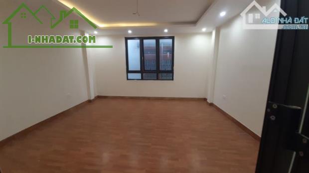 Bán nhà tại Tổ 2, phường Long Biên, 50m2, 4 tầng, giá 5.25 tỷ