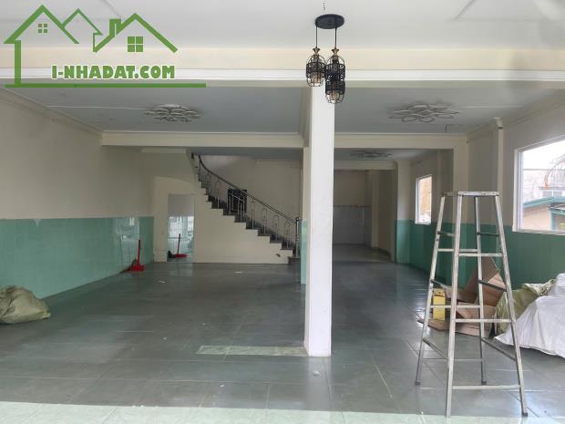 Nhà thuê nhà mặt tiền 200m2, vị trí đắc địa, buôn bán sầm uất. - 2