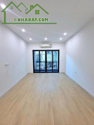 Nhà ngõ Quỳnh 54m2 x Hơn 10 tỷ -2 thoáng nở hậu ,40m2 ra Ô TÔ Tránh - 1