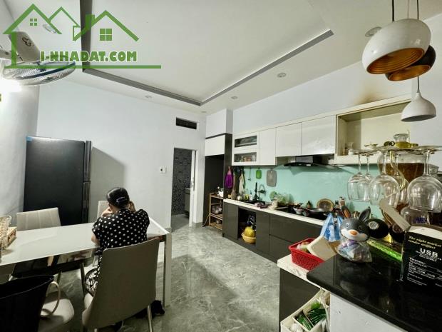 Ông Ích Khiêm - Ô tô đậu trước nhà - 3 tầng - gần biển giá chỉ hơn 3 tỷ - 1