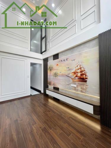 🏡 Nhà Đẹp - Thang Máy - Nguyên Hồng - Ba Đình 📏 Diện tích: 46m² 🏢 6 tầng 💰 Giá: 9,9tỷ - 1